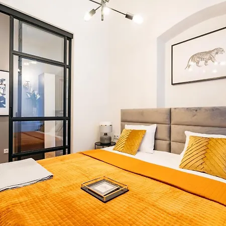 Daire Crystal House - Loftaffair Collection