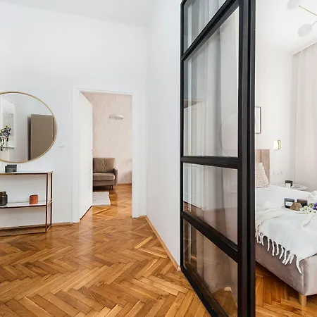 Crystal House - Loftaffair Collection Apartment